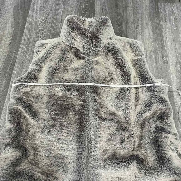 Brigette Bailey Faux Fur Vest SZ M Gray Super Soft! - Picture 5 of 10